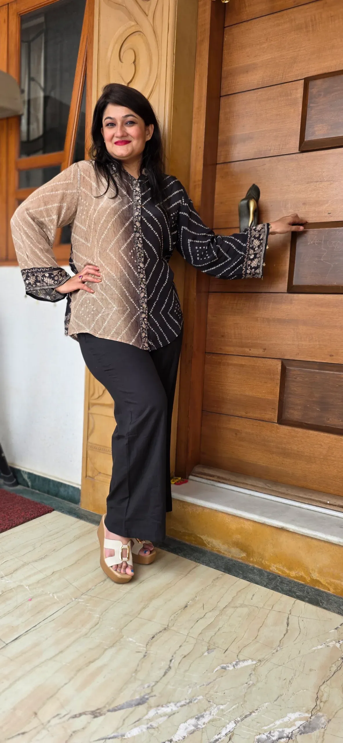 Beige and Black Back Printed Shirt, photo 5