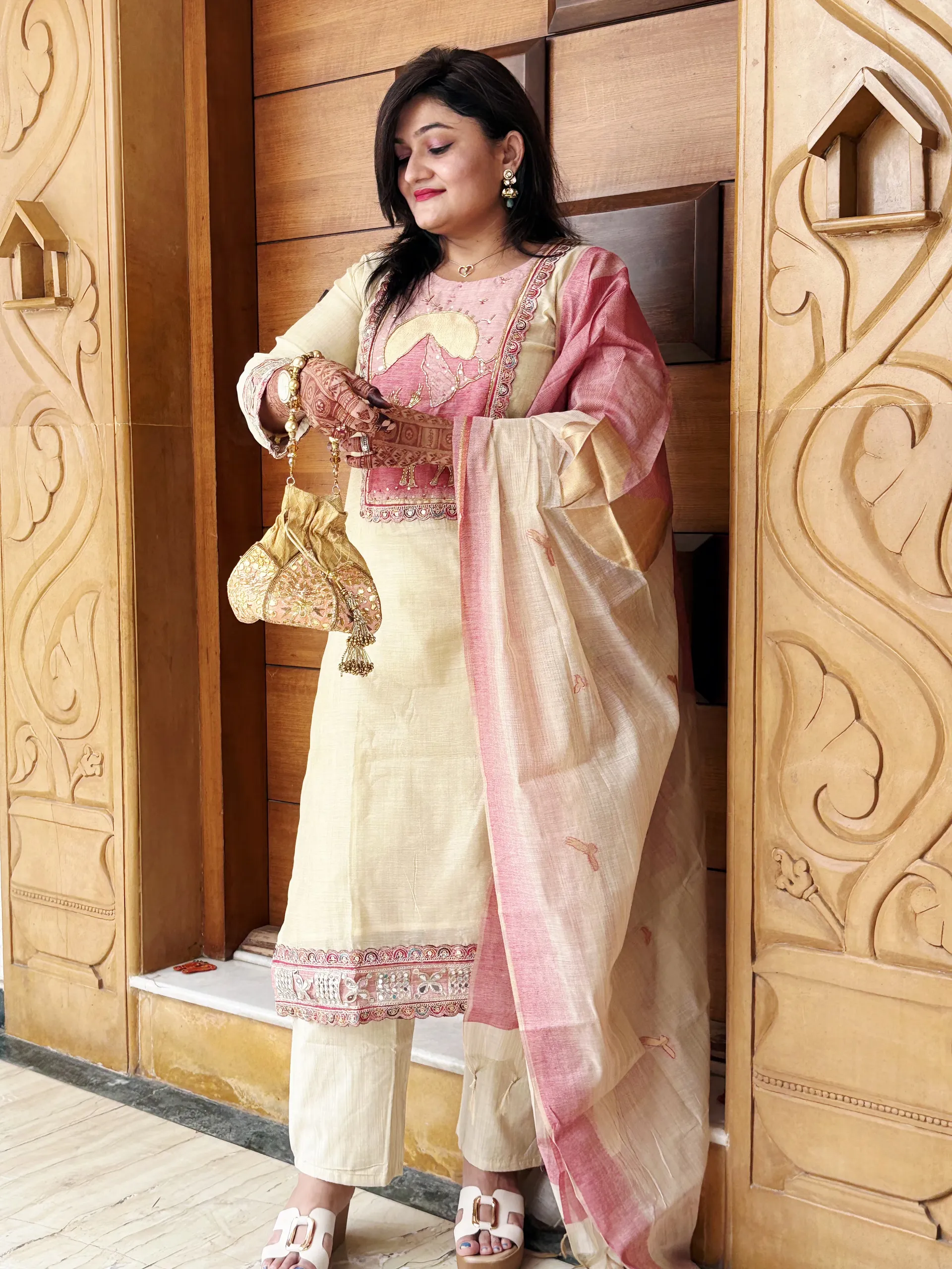 Beige & Pink Festive Dress with Deer Motifs, photo 2