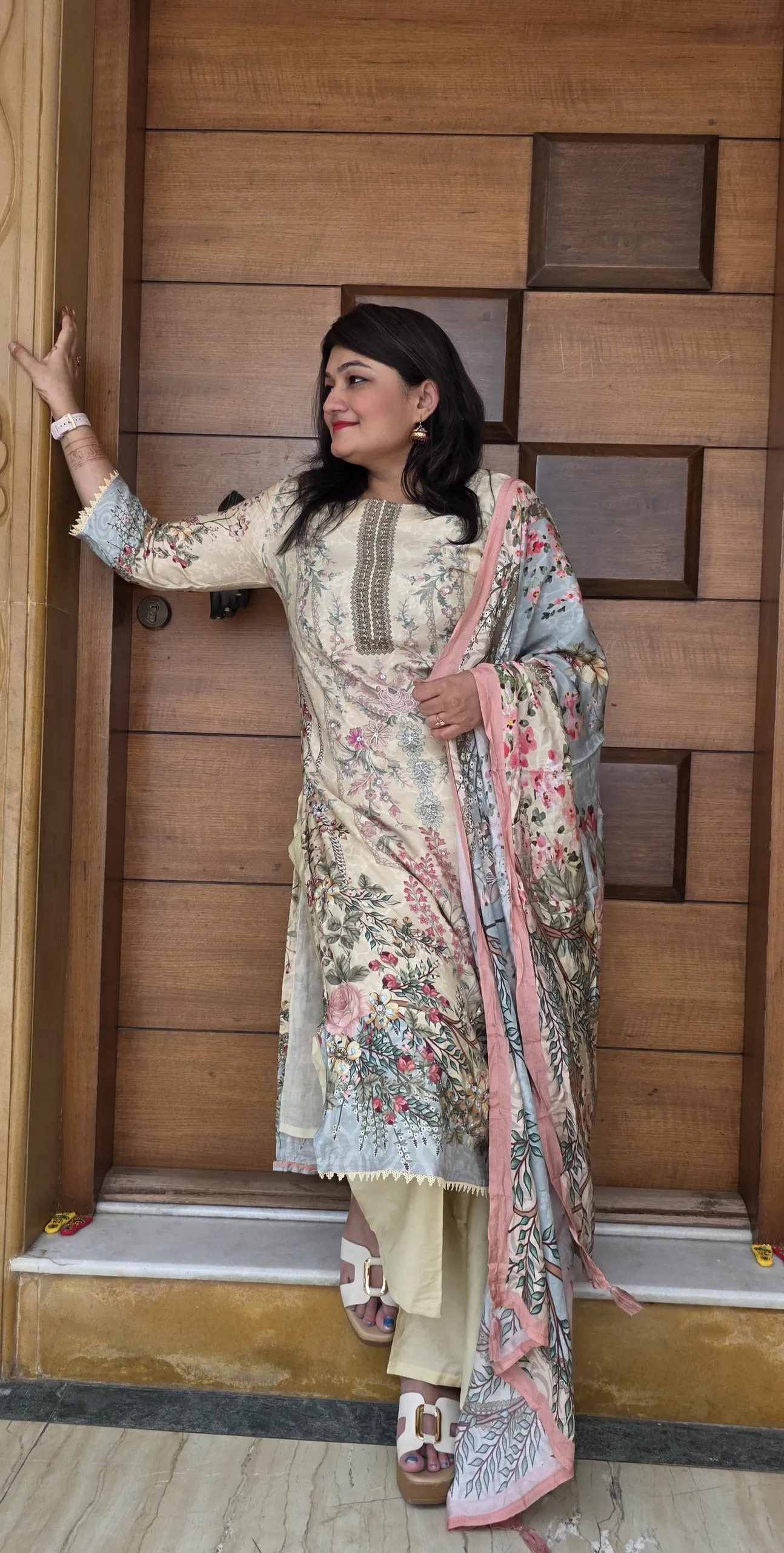 Beige Dress with Kalamkari Prints & Hand Embroidery, photo 2