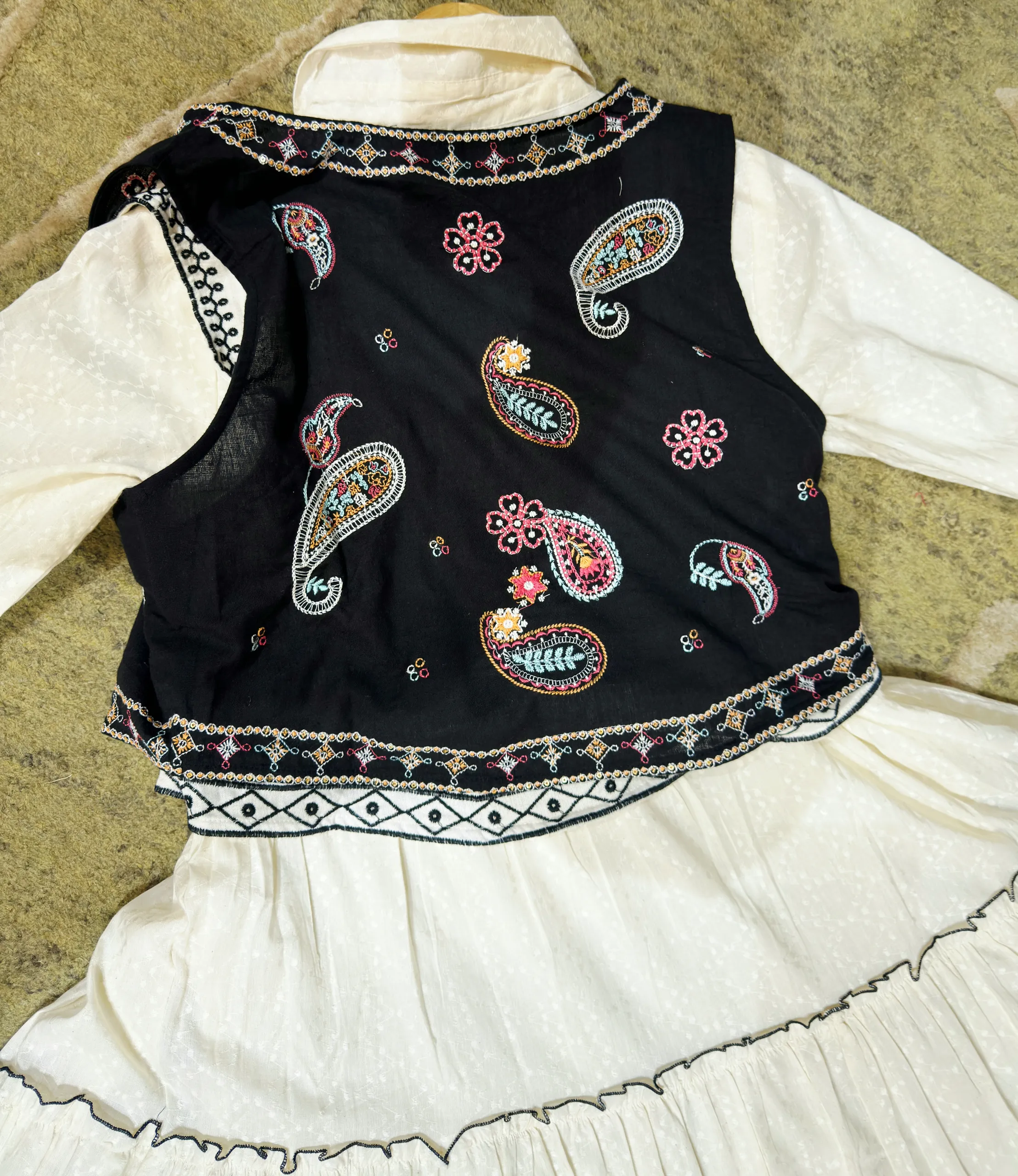 Cream Longline Dress with Embroidered Jacket, photo 3