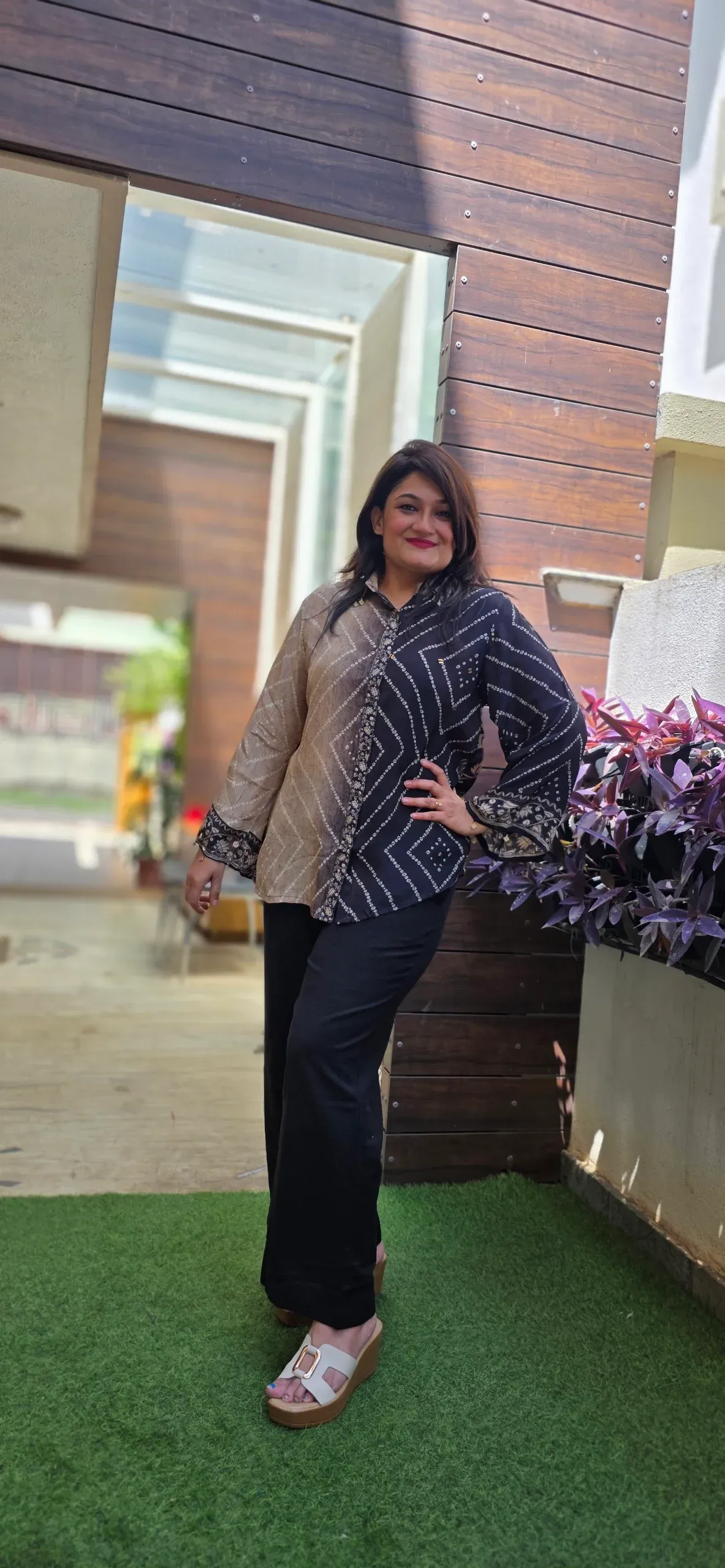Beige and Black Back Printed Shirt, photo 2
